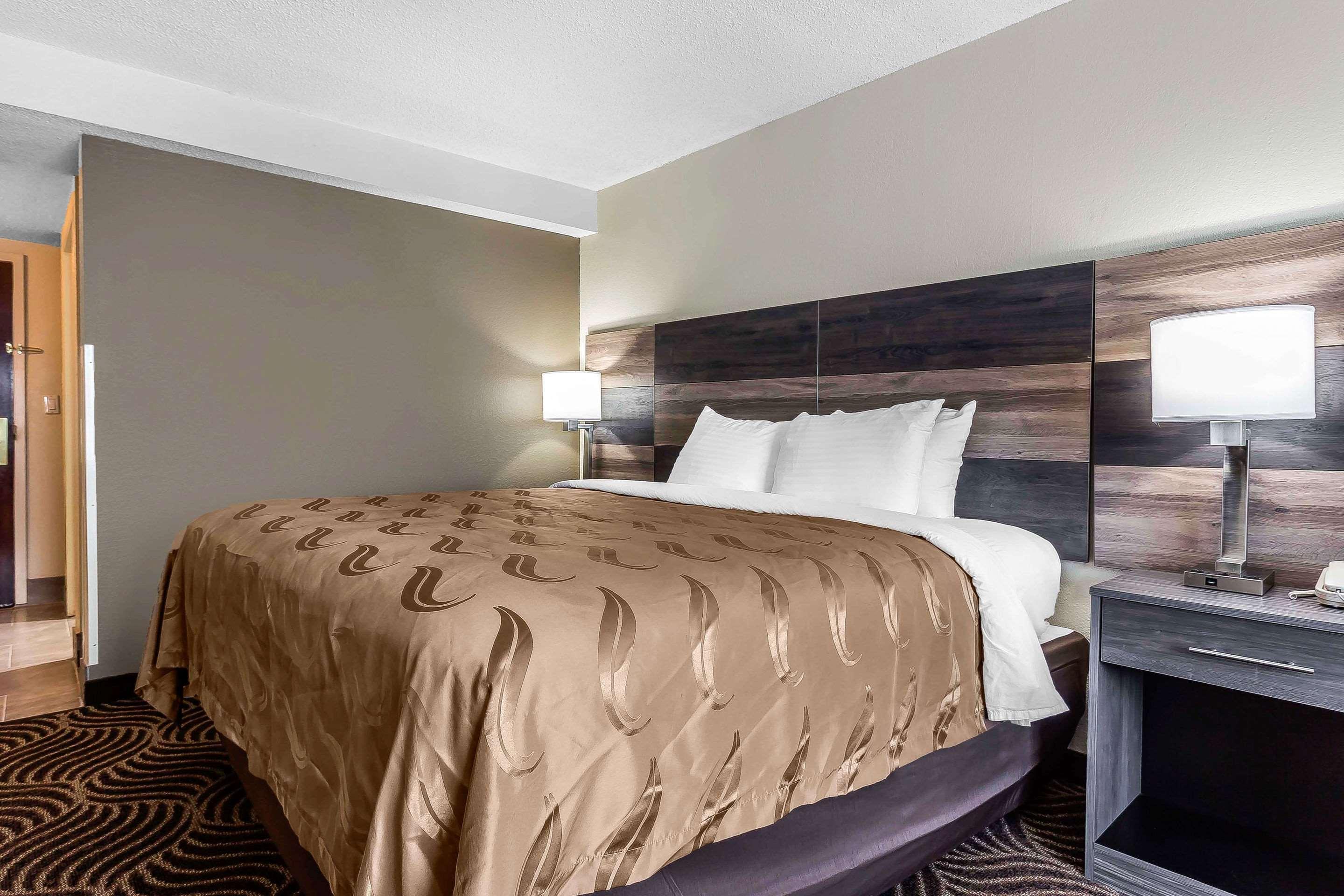 Quality Inn & Suites Salisbury Exteriör bild