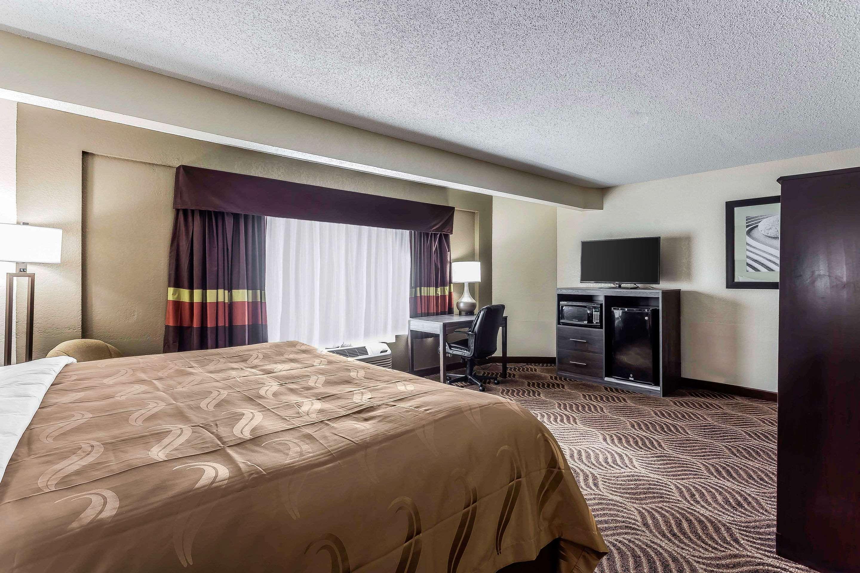 Quality Inn & Suites Salisbury Exteriör bild