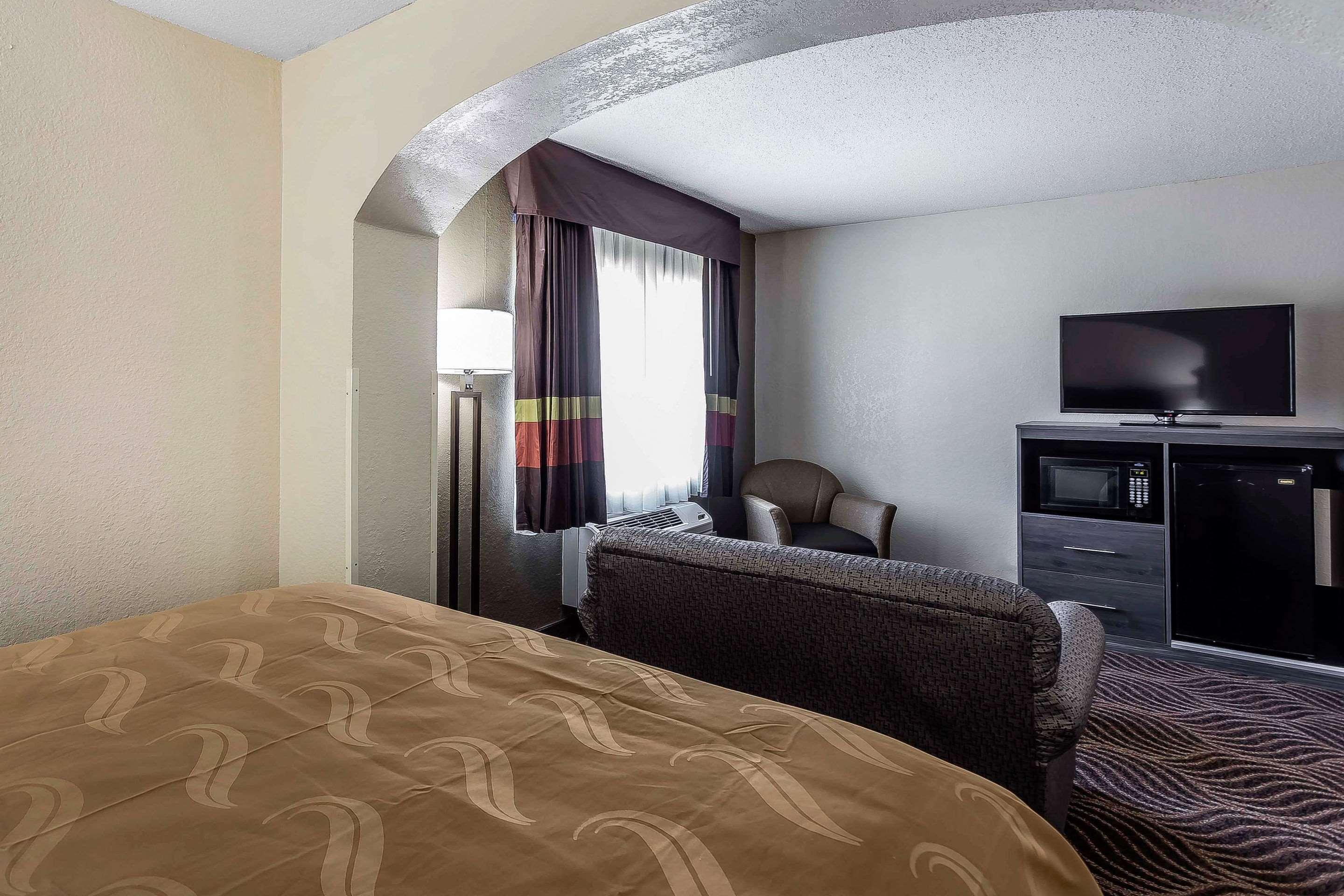 Quality Inn & Suites Salisbury Exteriör bild