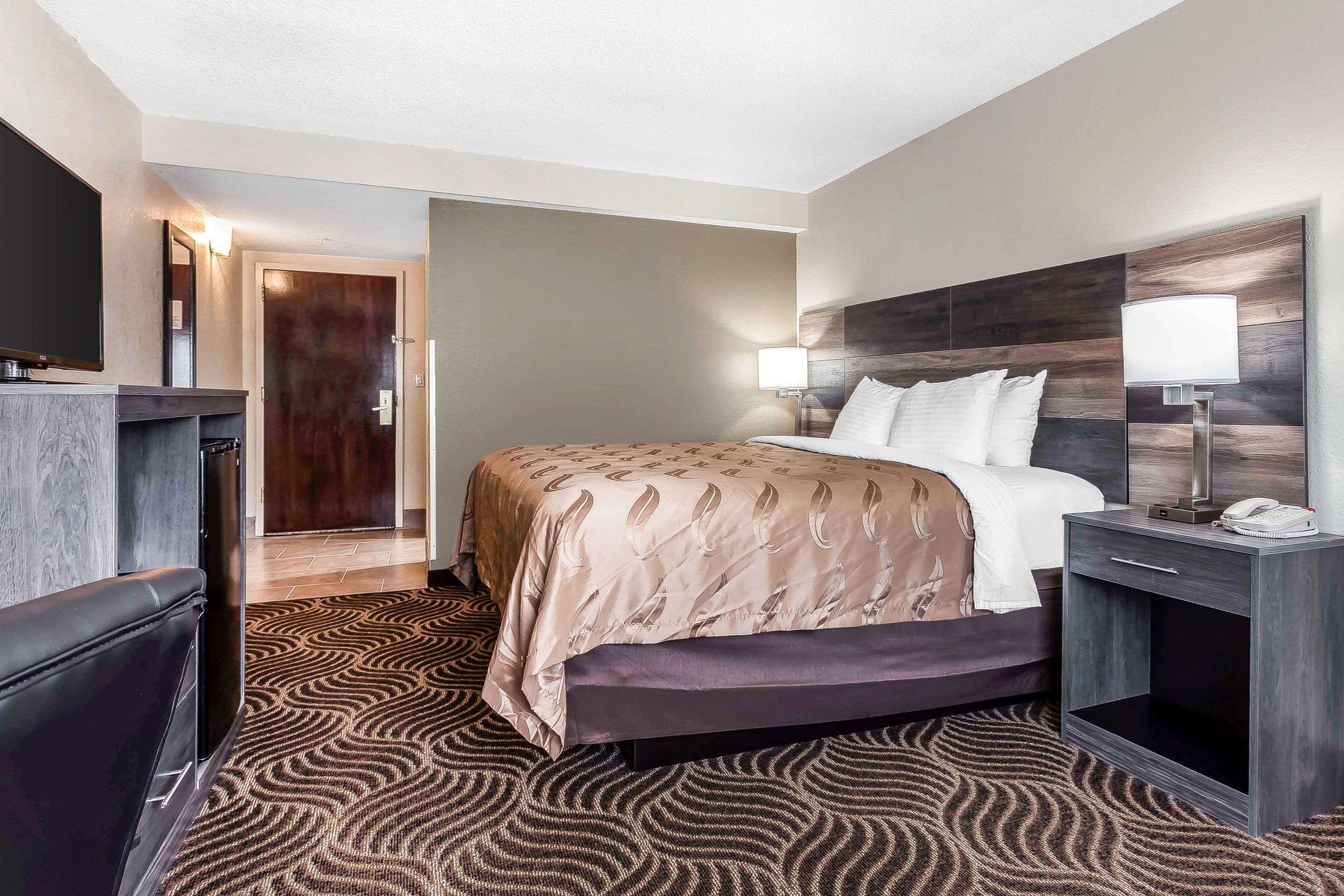 Quality Inn & Suites Salisbury Exteriör bild