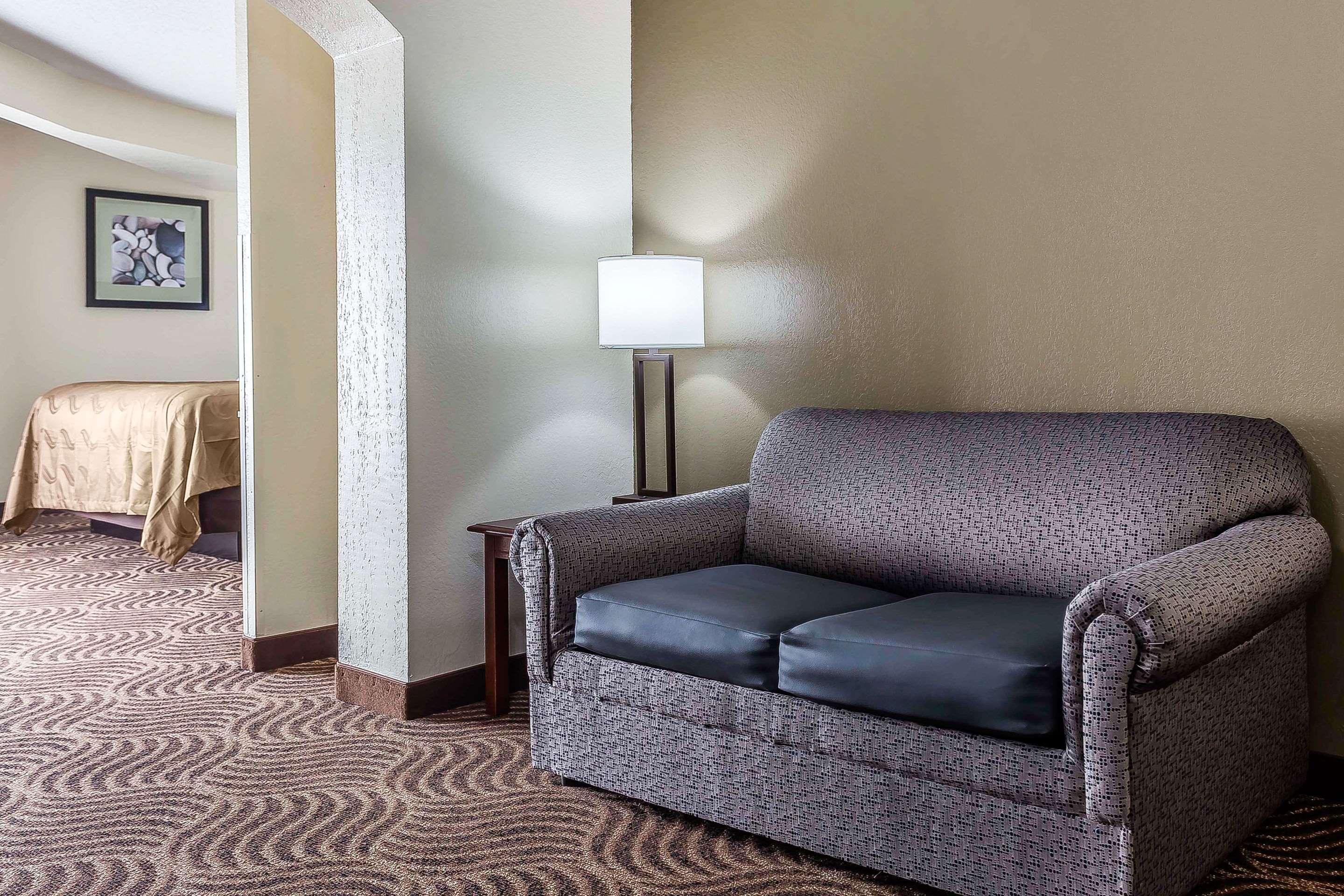 Quality Inn & Suites Salisbury Exteriör bild