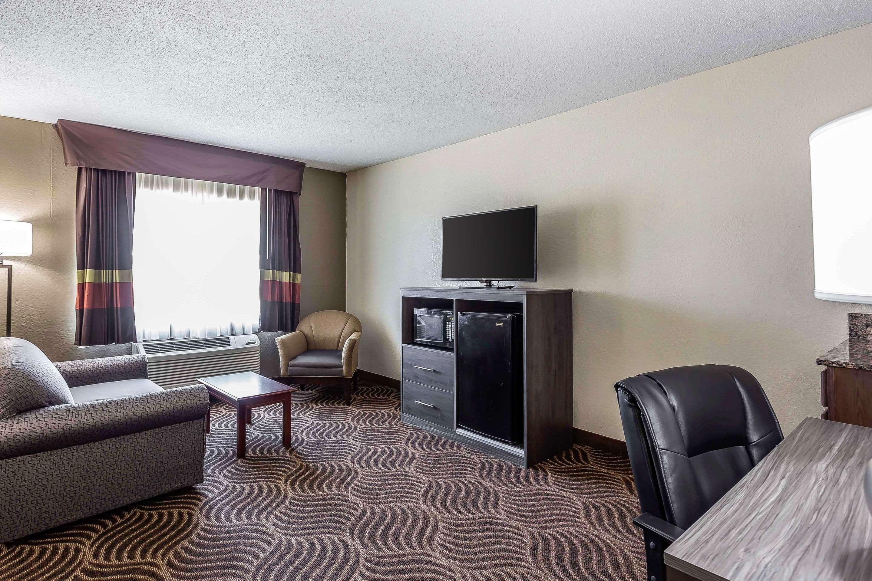 Quality Inn & Suites Salisbury Exteriör bild